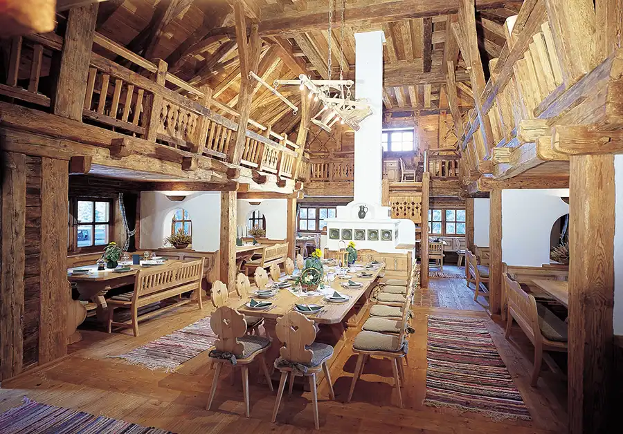 Dinner Location im Laimer Urschlag, urige Almhütten Hochzeit, Heiraten in Österreich