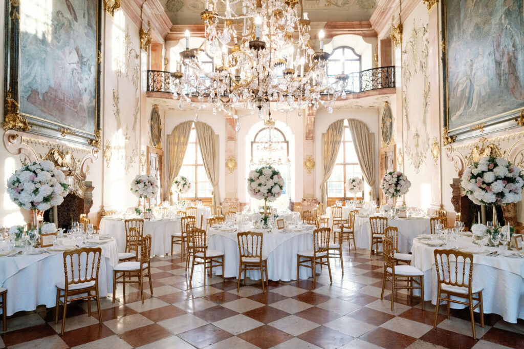 Marmorsaal in der Hochzeitslocation Schloss Leopoldskron, elegant heiraten in Salzburg, exklusive Hochzeitslocation